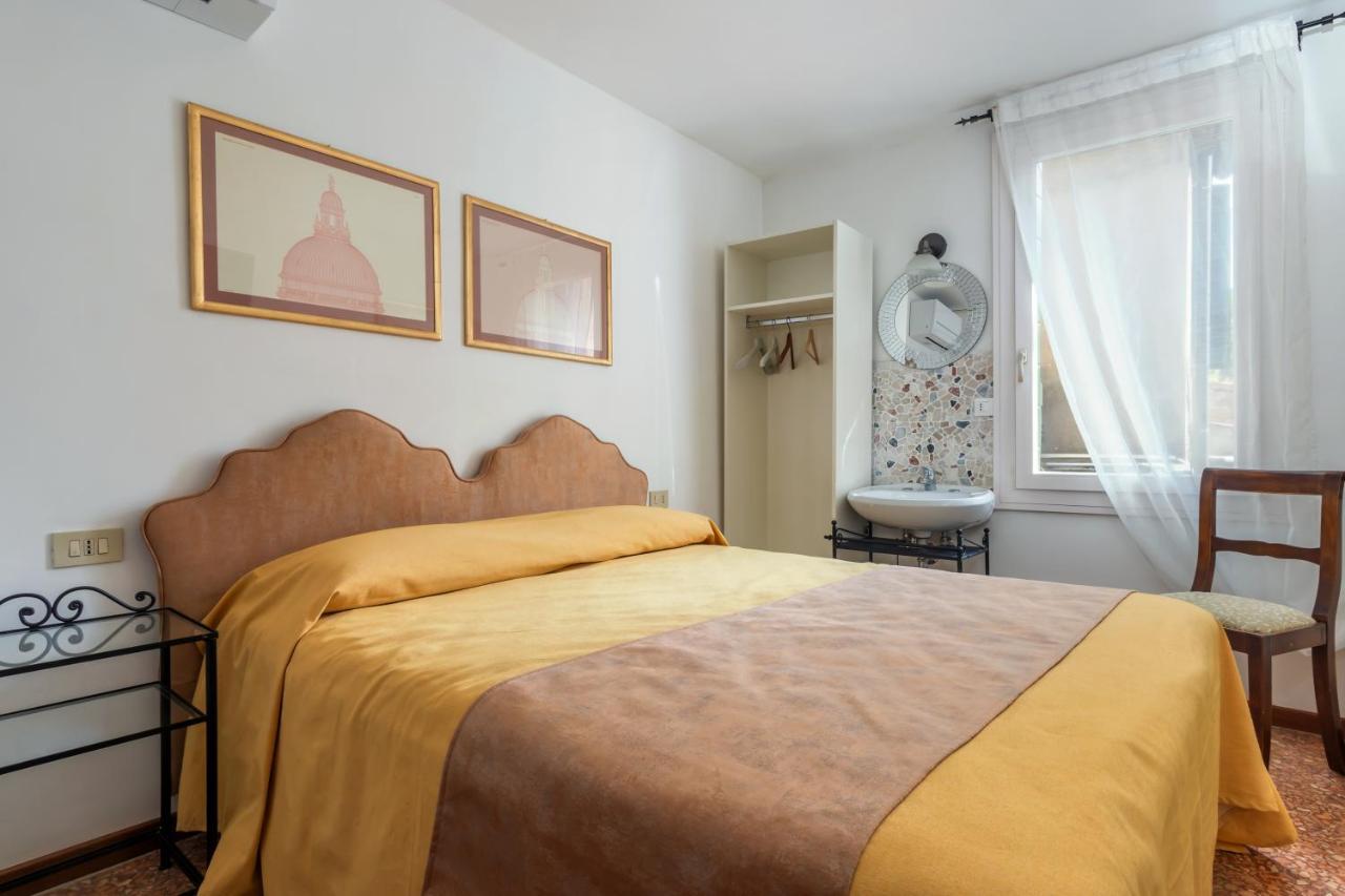 Hotel Casa Boccassini Venice Exterior photo