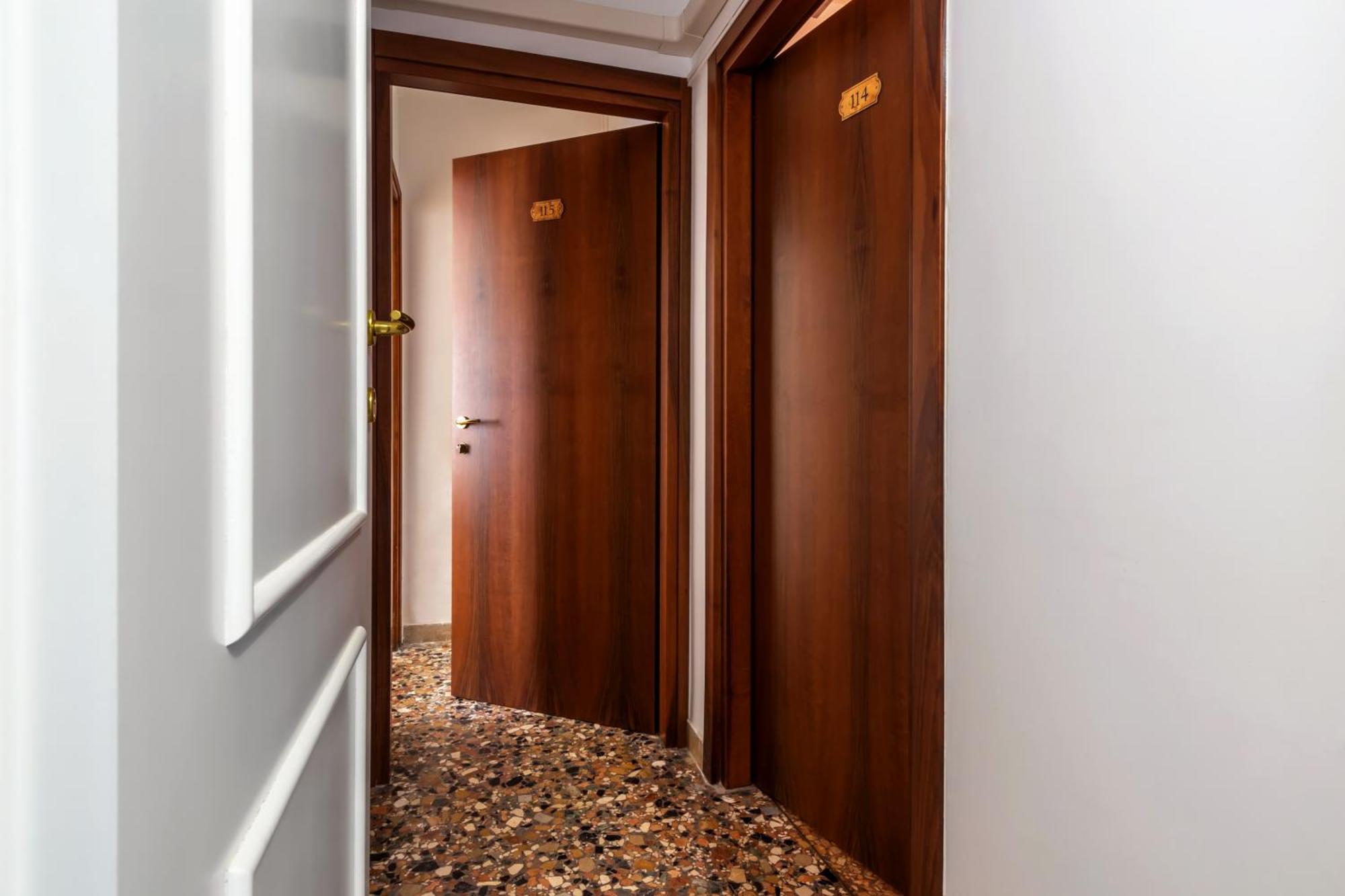 Hotel Casa Boccassini Venice Exterior photo